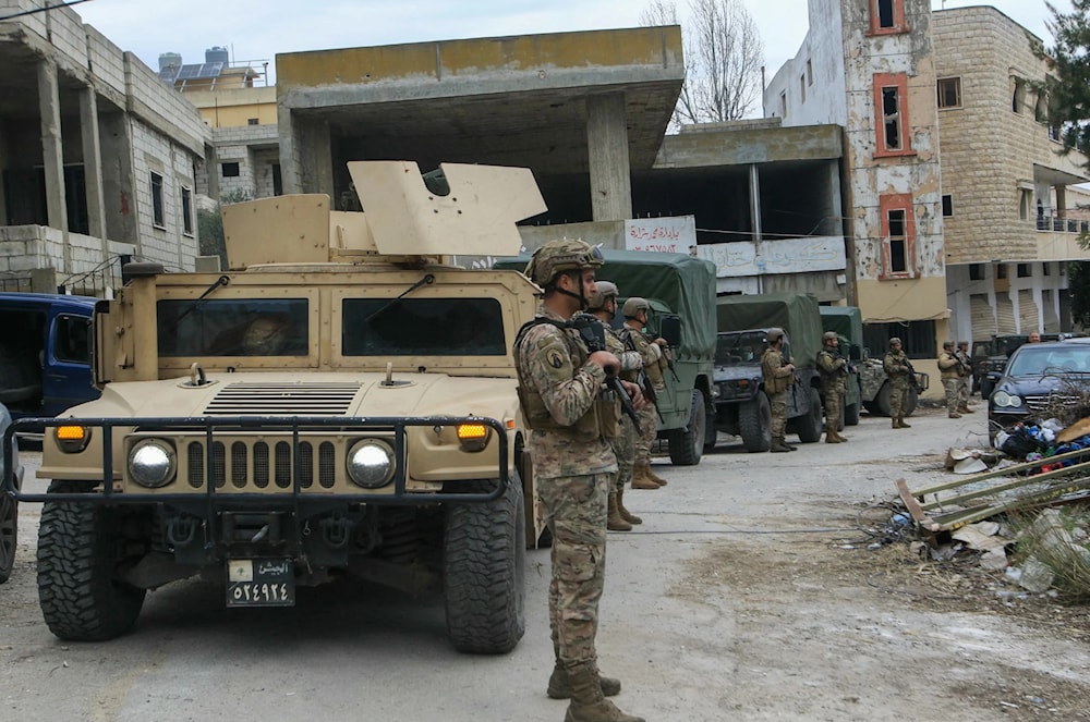 El ejército libanés se despliega en la zona de Aitaroun en preparación para la entrada de los residentes. 