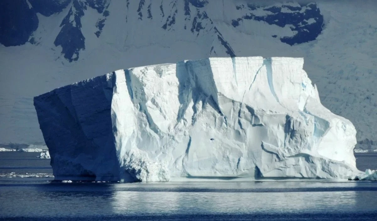 Iceberg gigante amenaza fauna del Atlántico. Foto: Unsplash. Iceberg gigante amenaza fauna del Atlántico. Foto: Unsplash.