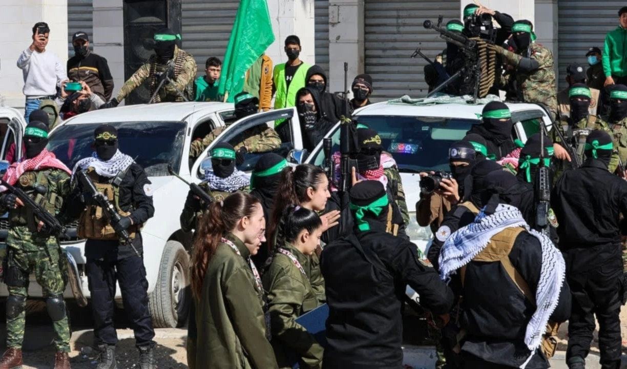 El pasado sábado Hamas entregó cuatro soldados israelíes. El pasado sábado Hamas entregó cuatro soldados israelíes.