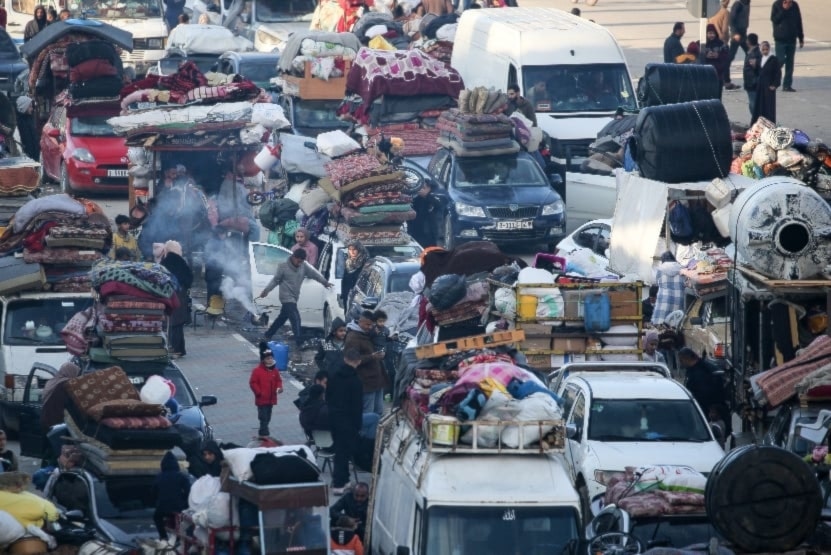 Palestinos regresan al norte de la Franja de Gaza.