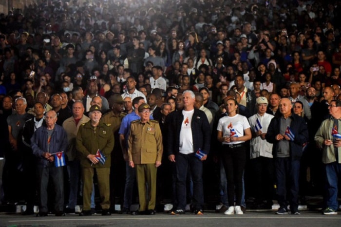 Encabezan Raúl y Díaz-Canel Marcha de las Antorchas en Cuba