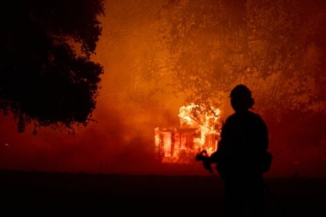 Baterías de litio dejan riesgo de fuego en California, Estados Unidos. Foto: EFE. 