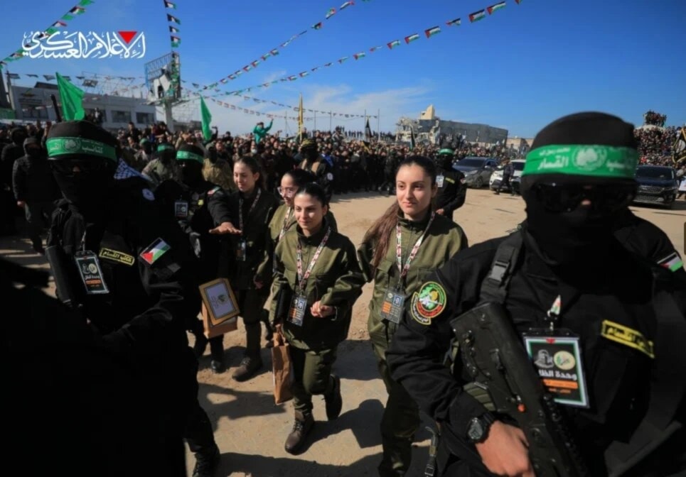 Brigadas Al-Qassam preparan entrega de prisioneros israelíes como parte del acuerdo de intercambio (Foto: Al-Qassam)