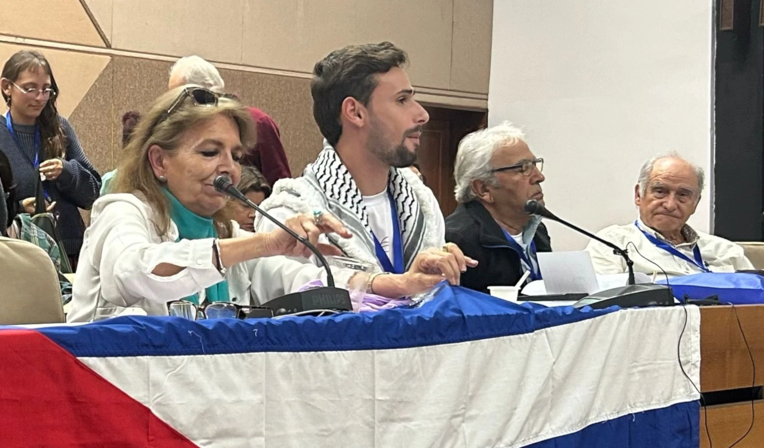 Convocan a movilizarse contra Trump y denunciar políticas facistas. Convocan a movilizarse contra Trump y denunciar políticas facistas.