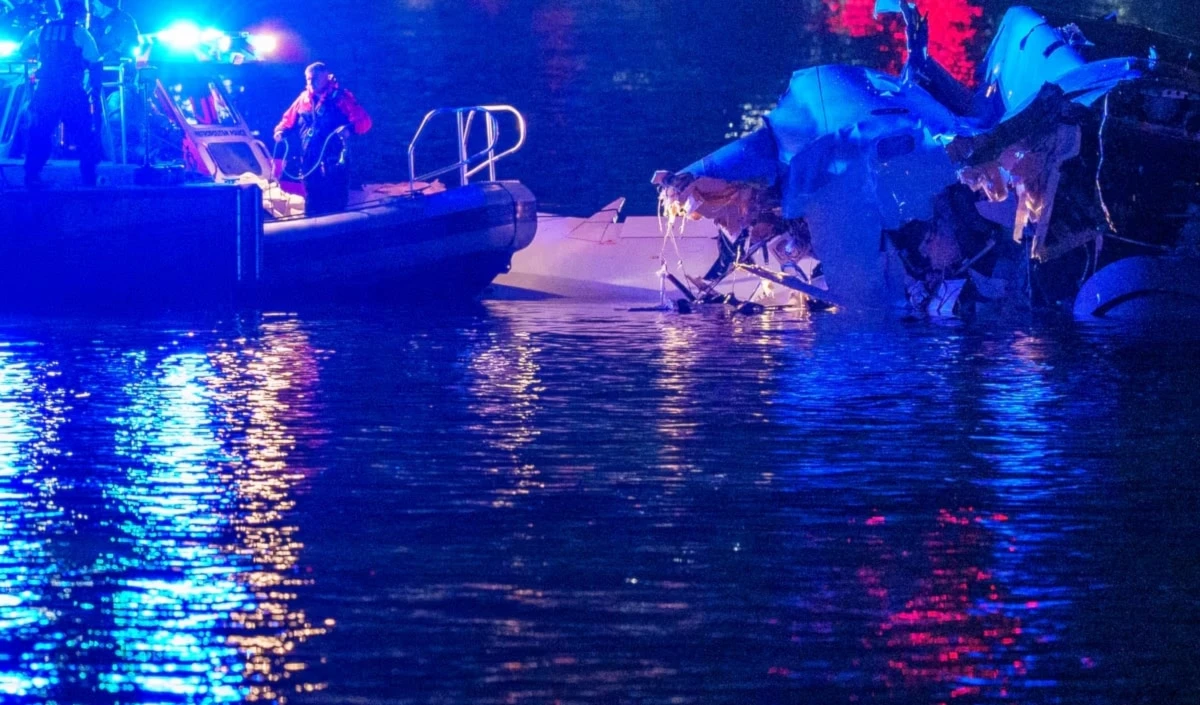 Restos de los aparatos siniestrados caidos al río Potomac. (Foto: Getty Images)