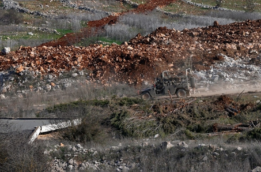 Un vehículo militar israelí en las afueras de la aldea fronteriza de Blida, en el sur del Líbano. (Foto: AFP)