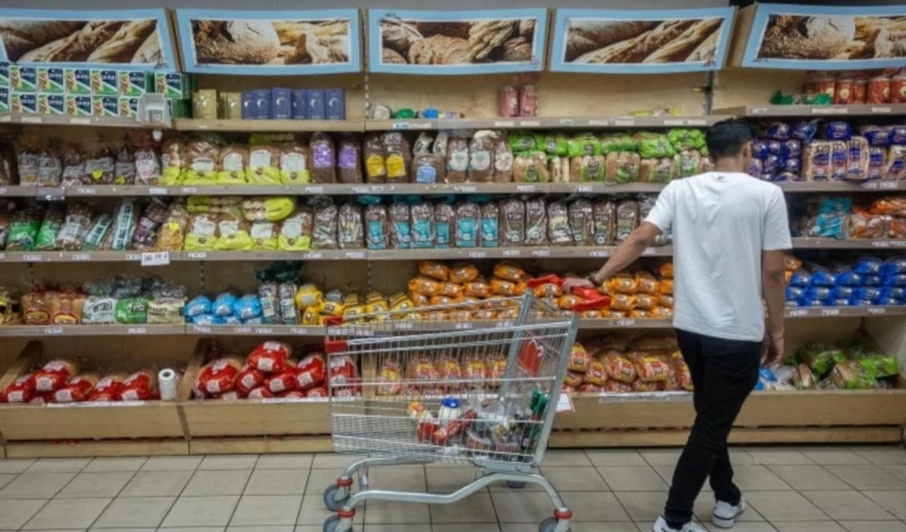 Todos los ciudadanos israelíes sentirán el impacto de las medida de austeridad, que incluyen una amplia lista de impuestos adicionales y un aumento al uno por ciento del IVA.