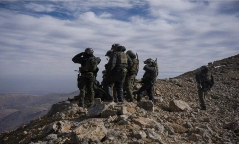 Miembros del ejército israelí en las afueras de la localidad fronteriza de Al-Adisa, sur de Líbano (Foto: Agencias)