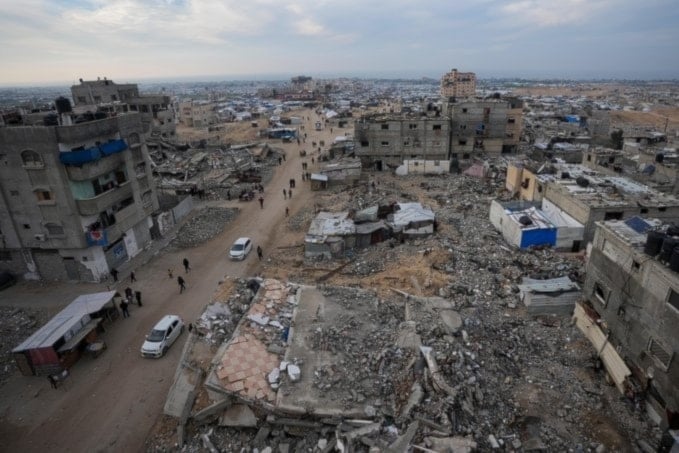 Ataques israelíes arrasan la infraestructura civil en Gaza.