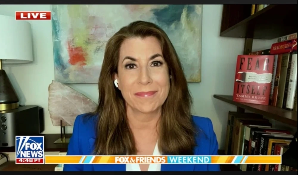 Tammy Bruce nombrada portavoz del Departamento de Estado por Trump