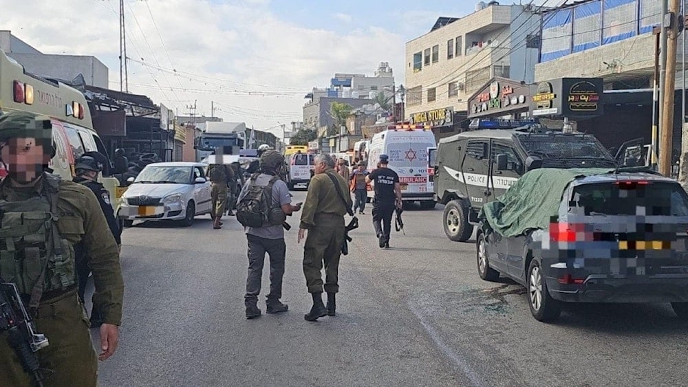 El lugar del tiroteo contra dos coches y un autobús israelíes en Qalqilya, Cisjordania. 