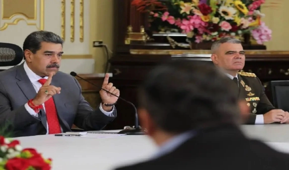 Maduro caracterizó a los extremistas como una oligarquía de ultraderecha que desprecia a los venezolanos. Maduro caracterizó a los extremistas como una oligarquía de ultraderecha que desprecia a los venezolanos.