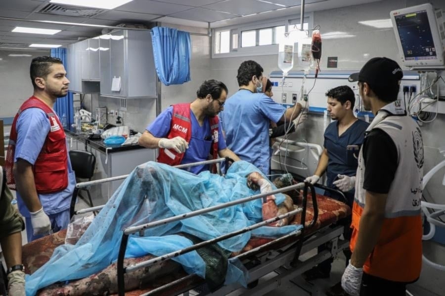 la agresión israelí sometió a los hospitales a una presión extrema, forzando el cierre de algunos centros y reduciendo otros a un funcionamiento mínimo.