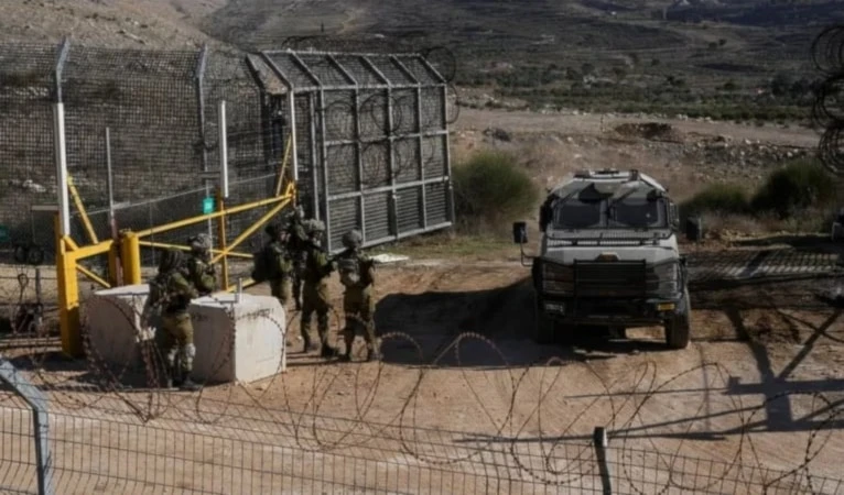 Las incursiones y ataques israelíes buscan alterar la estabilidad en la frontera y apoyar a grupos armados hostiles al Estado sirio. Las incursiones y ataques israelíes buscan alterar la estabilidad en la frontera y apoyar a grupos armados hostiles al Estado sirio.