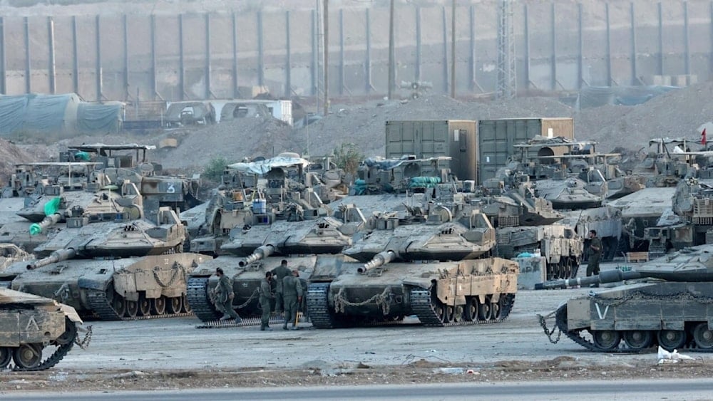 Tanques israelíes apostados en la frontera con la Franja de Gaza. (Foto: AFP)