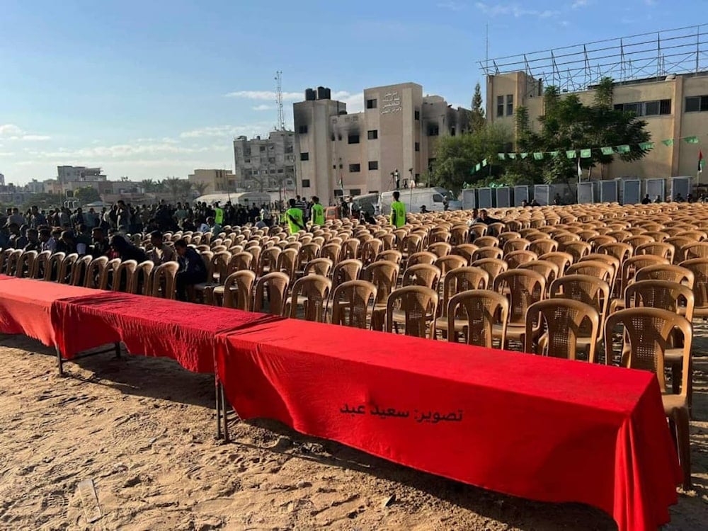 ⭕️ Se están realizando preparativos en el patio del Hospital Nasser de Khan Yunis para recibir a los prisioneros palestinos que serán liberados de las cárceles de la ocupación.