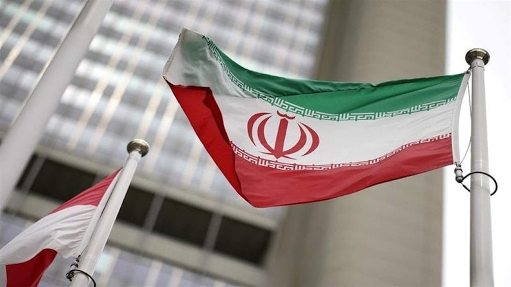 Irán asegura que EE. UU. es el mayor productor de terrorismo del mundo y partidario de la entidad terrorista sionista, por ello no tiene autoridad moral para lanzar acusaciones contra otros. 