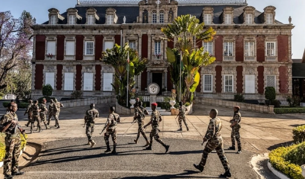 El Ejército de Madagascar disolvió las instituciones y apoyó las protestas juveniles de la Generación Z. El Ejército de Madagascar disolvió las instituciones y apoyó las protestas juveniles de la Generación Z.