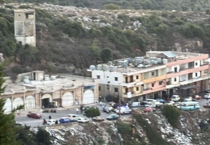 Un dron israelí ataca un vehículo en la carretera Kafra-Siddiqin, en el sur del Líbano (Foto: Redes Sociales).