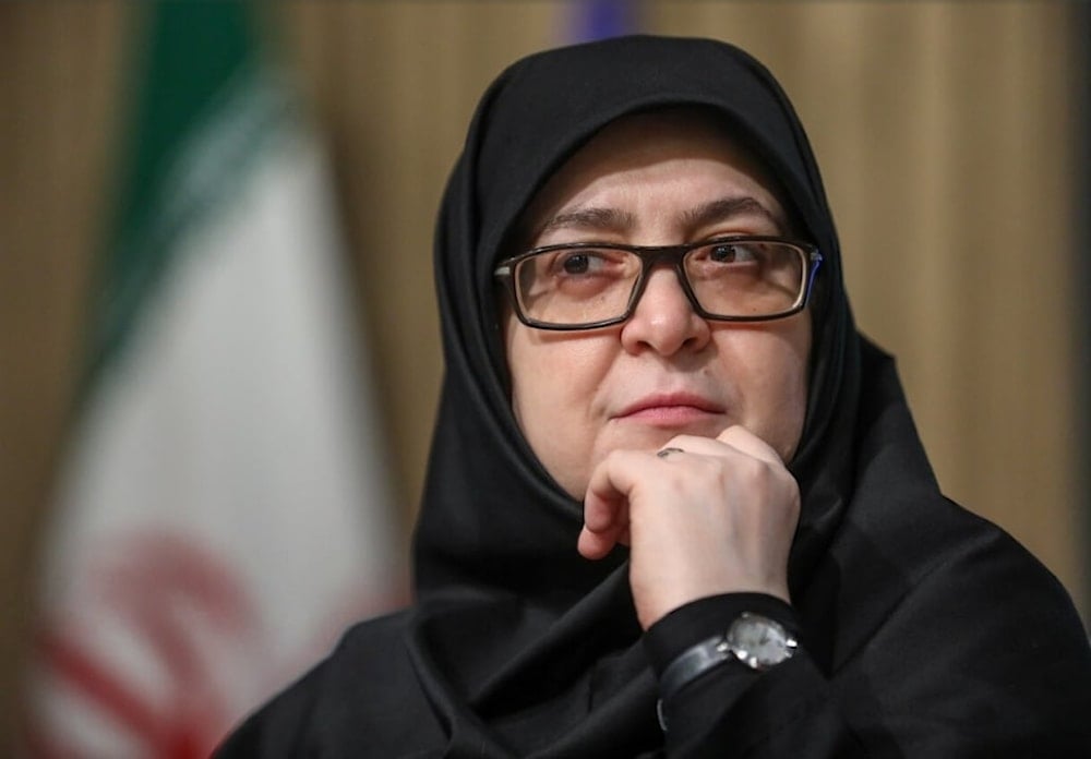 Las exportaciones de petróleo iraní continúan pese a las restricciones internacionales, señaló la portavoz del gobierno, Fatima Mohajerani.