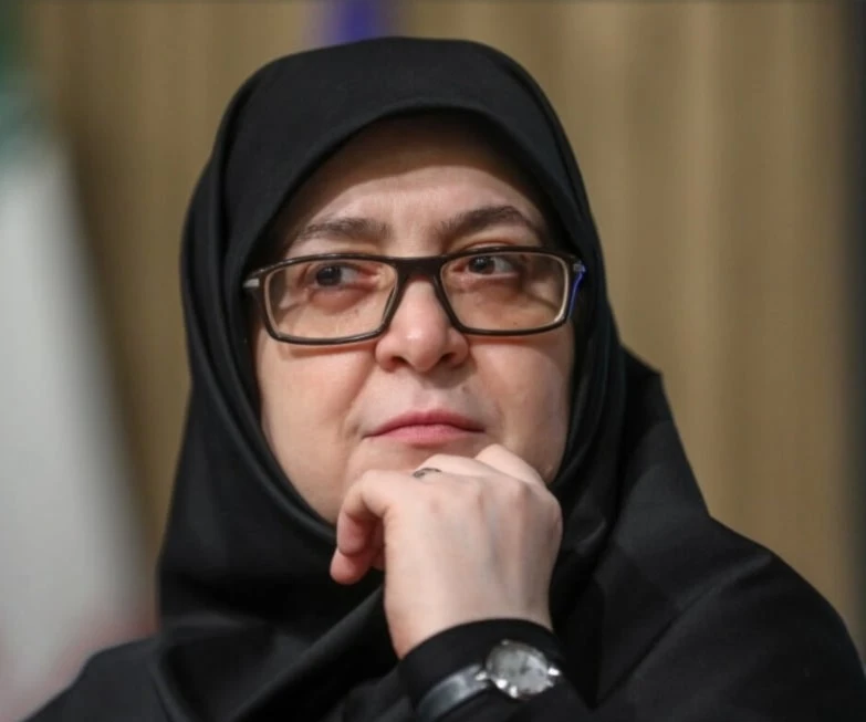 Las exportaciones de petróleo iraní continúan pese a las restricciones internacionales, señaló la portavoz del gobierno, Fatima Mohajerani.