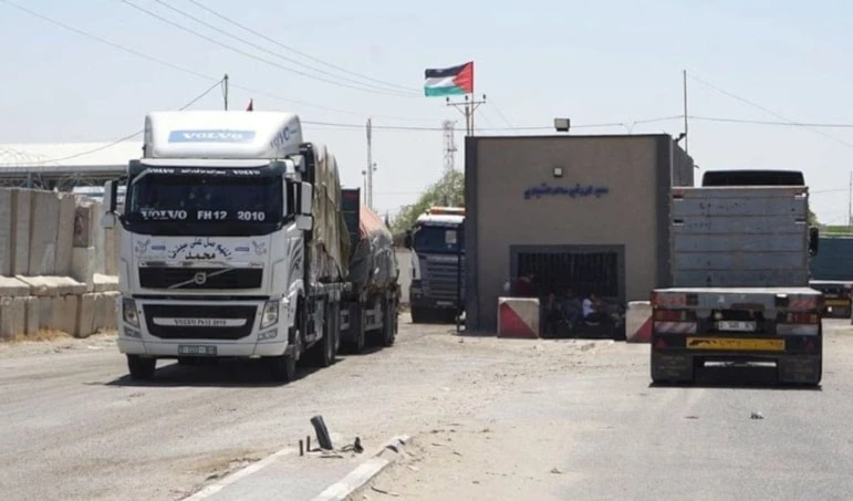 El convoy, parte de los esfuerzos egipcios de apoyo alimentario y sanitario, forma parte de una cadena de envíos humanitarios iniciada el 27 de julio