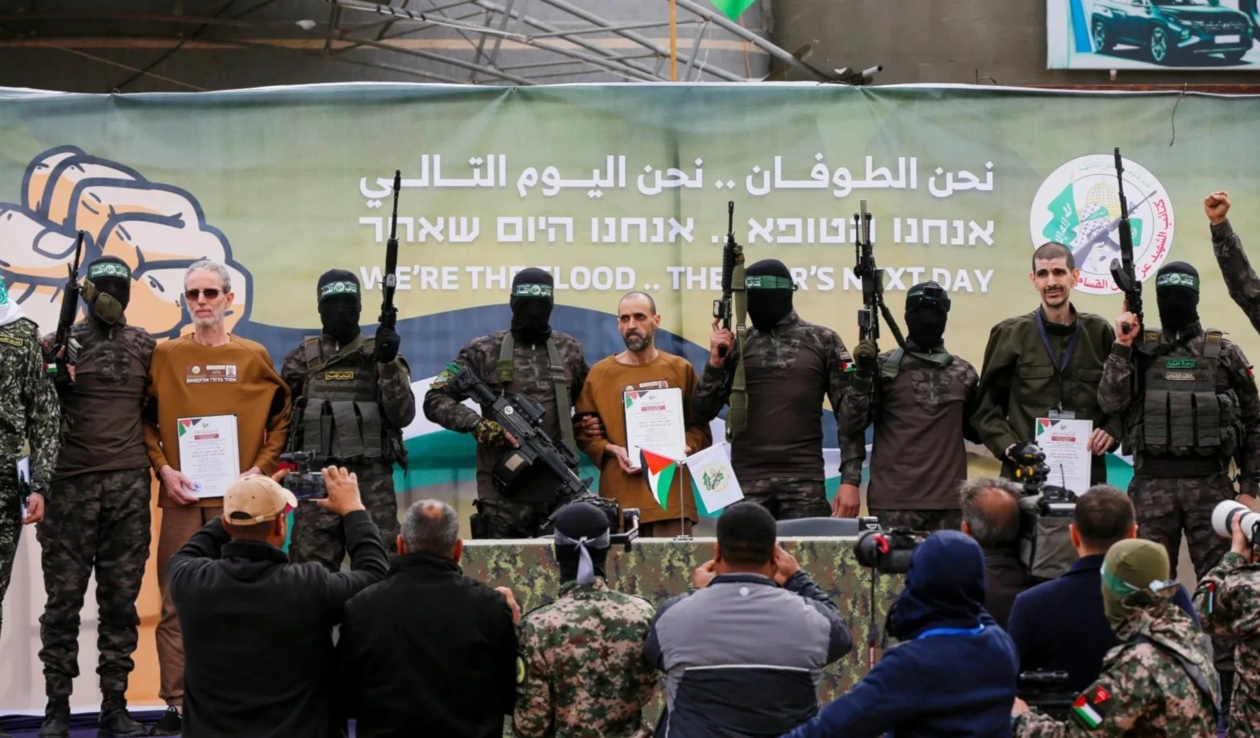 Las ubicaciones de los prisioneros pueden cambiar en cualquier momento, incluso minutos antes de los ataques aéreos. Las ubicaciones de los prisioneros pueden cambiar en cualquier momento, incluso minutos antes de los ataques aéreos.