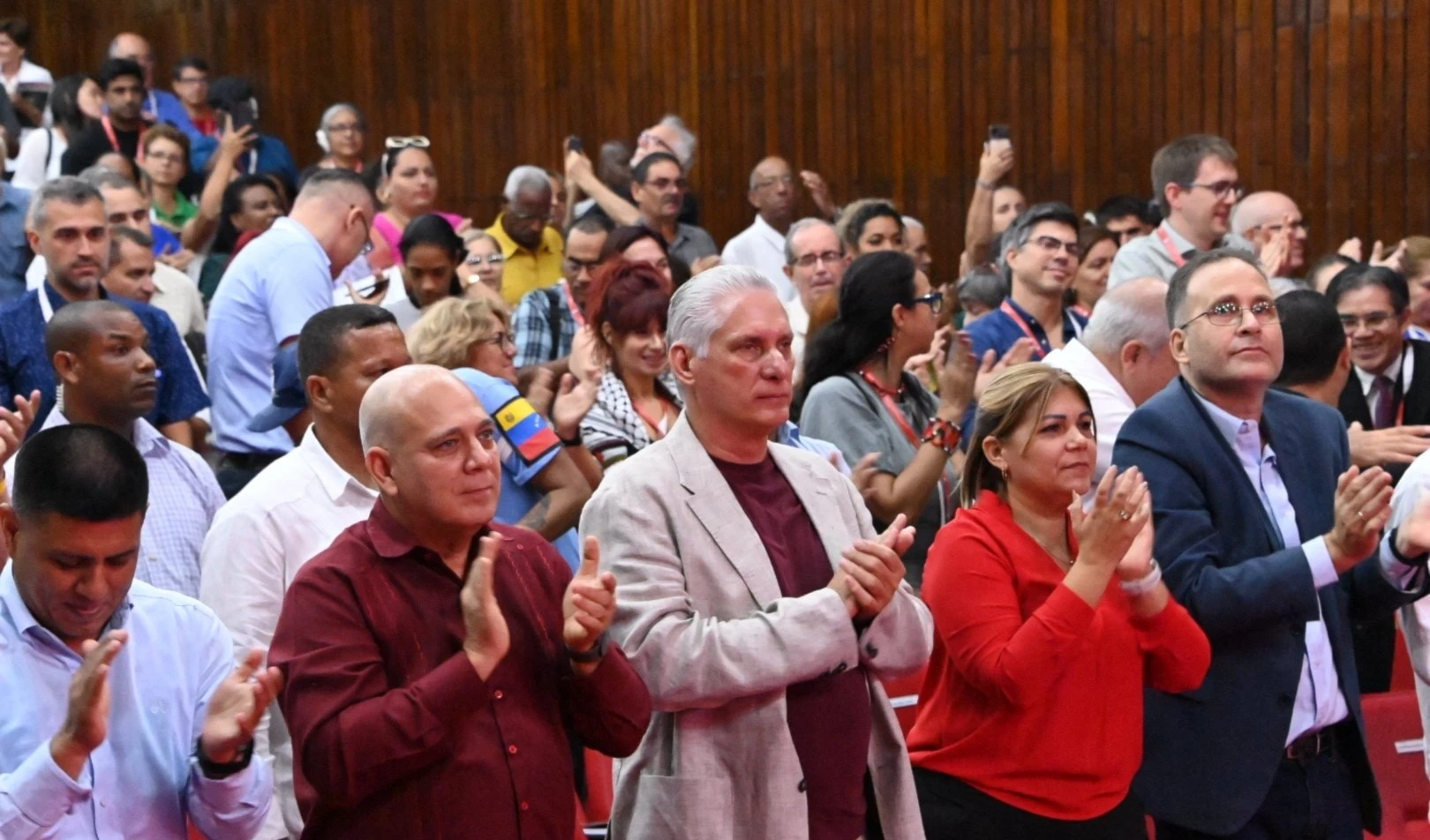 Es deber de la izquierda trabajar unida para que una nueva esperanza fructifique, afirmaron los asistentes al III Encuentro Internacional de Publicaciones Teóricas de Partidos y Movimientos de Izquierda. Es deber de la izquierda trabajar unida para que una nueva esperanza fructifique, afirmaron los asistentes al III Encuentro Internacional de Publicaciones Teóricas de Partidos y Movimientos de Izquierda.