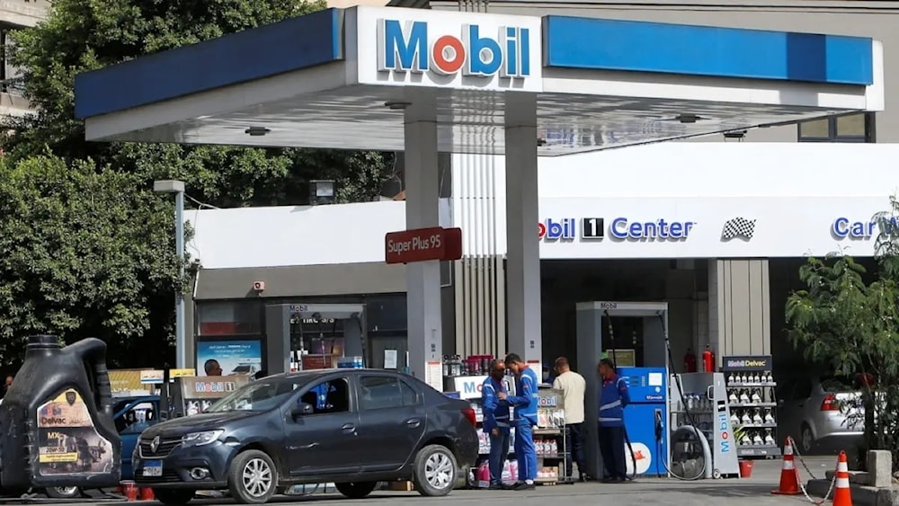 Egipto enfrenta desafíos económicos: la devaluación de la libra, la inflación persistente y la dependencia del financiamiento externo.