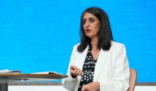 La ministra de Finanzas de Marruecos, Nadia Fettah Alaoui, señaló que el gobierno reasignará fondos  para lograr beneficios rápidos y visibles. La ministra de Finanzas de Marruecos, Nadia Fettah Alaoui, señaló que el gobierno reasignará fondos  para lograr beneficios rápidos y visibles.