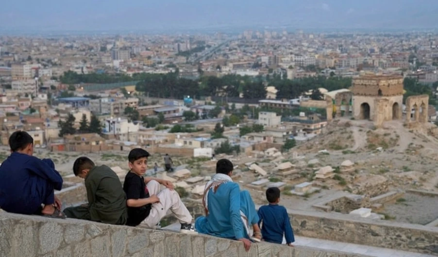 Talibanes niegan apagón nacional de internet en Afganistán