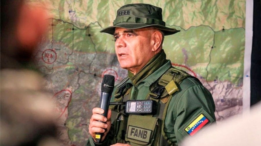 Padrino López denuncia que aviones de combate de EEUU sobrevolaron el espacio aéreo venezolano
