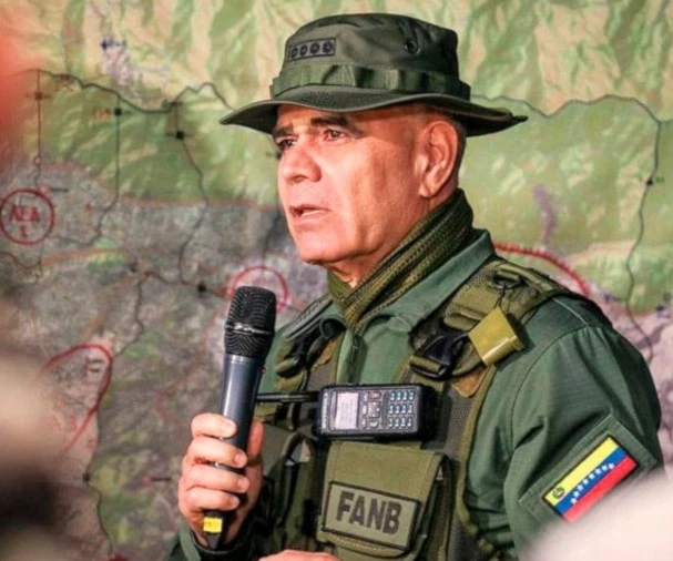 Padrino López denuncia que aviones de combate de EEUU sobrevolaron el espacio aéreo venezolano