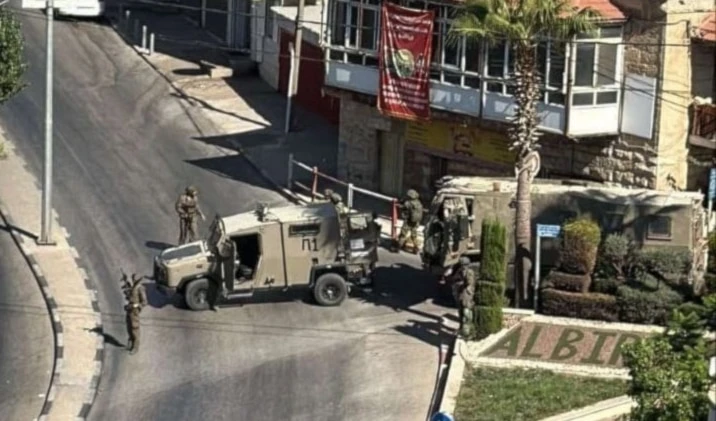 Las fuerzas de ocupación israelíes incursionaron en Al-Bireh, disparando munición real en el centro urbano.