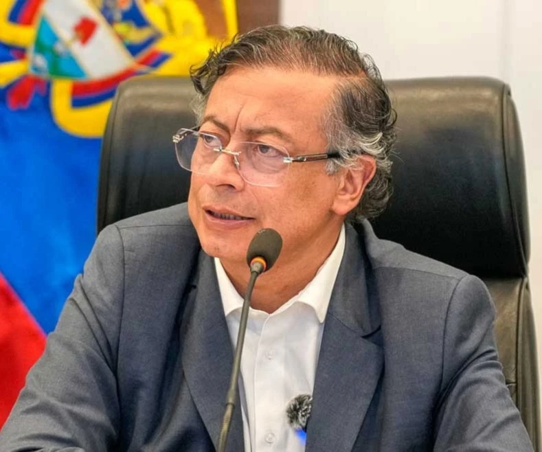 Petro insta a respetar la soberanía venezolana y critica las ambiciones petroleras de Donald Trump.