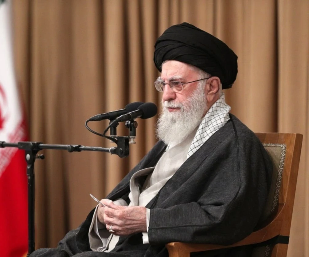 Khamenei responde a Trump y afirma que la industria nuclear iraní sigue intacta.