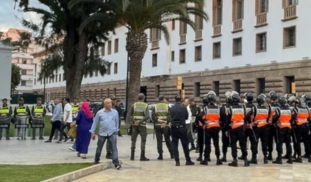Marruecos destinando 15 mil millones de dólares para reducir desigualdades y modernizar el país. Marruecos destinando 15 mil millones de dólares para reducir desigualdades y modernizar el país.
