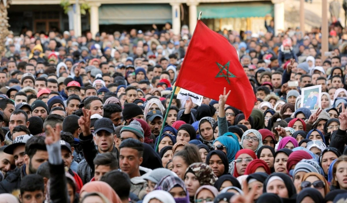 Ciudadanos se manifiestan en el centro de Casablanca para exigir mejor educación y sanidad en Marruecos. (Foto: Reuters)