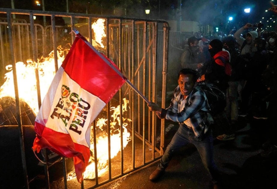 El estado de emergencia persigue también poner fin a los episodios de violencia registrados durante las recientes protestas en la capital peruana. 