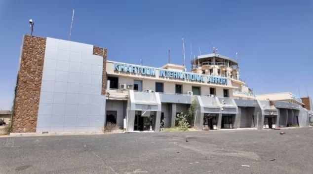 El aeropuerto de Khartum estuvo cerrado durante más de dos años y medio por la guerra entre el ejército sudanés y las Fuerzas de Apoyo Rápido.