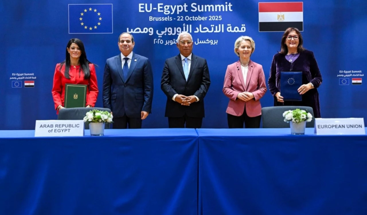 Delegaciones de Egipto y la Unión Europa reunidos en Bruselas.
