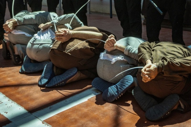 Condiciones de tortura que las autoridades le imponen a los prisioneros palestinos en la prisión israelí de Ofer.