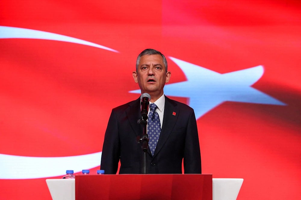 El Partido Republicano del Pueblo, principal fuerza opositora, mantuvo la legitimidad de su líder Özgür Özel.