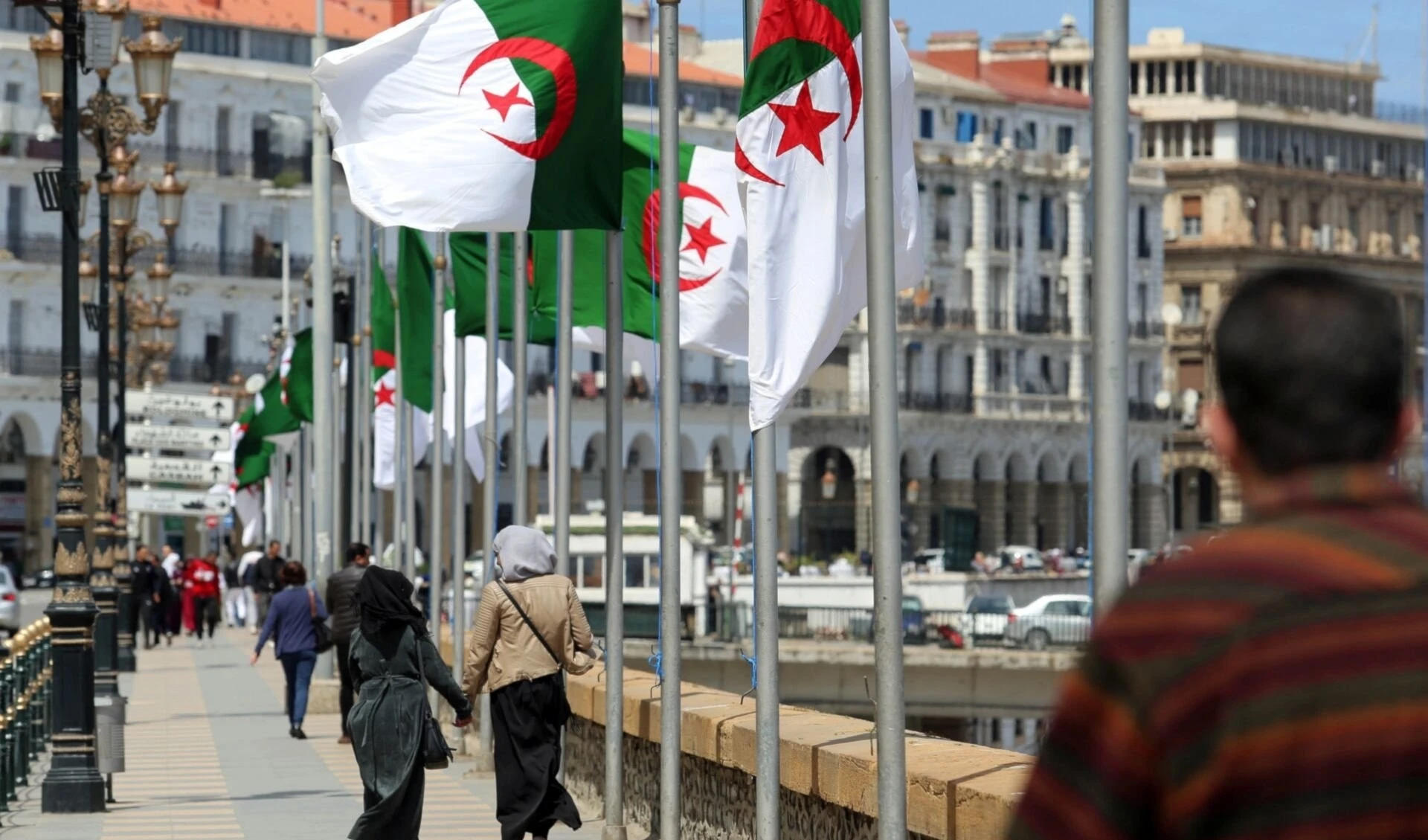 El repunte económico argelino se produce en un escenario global marcado por tensiones geopolíticas y la reconfiguración de las cadenas de suministro energéticas.