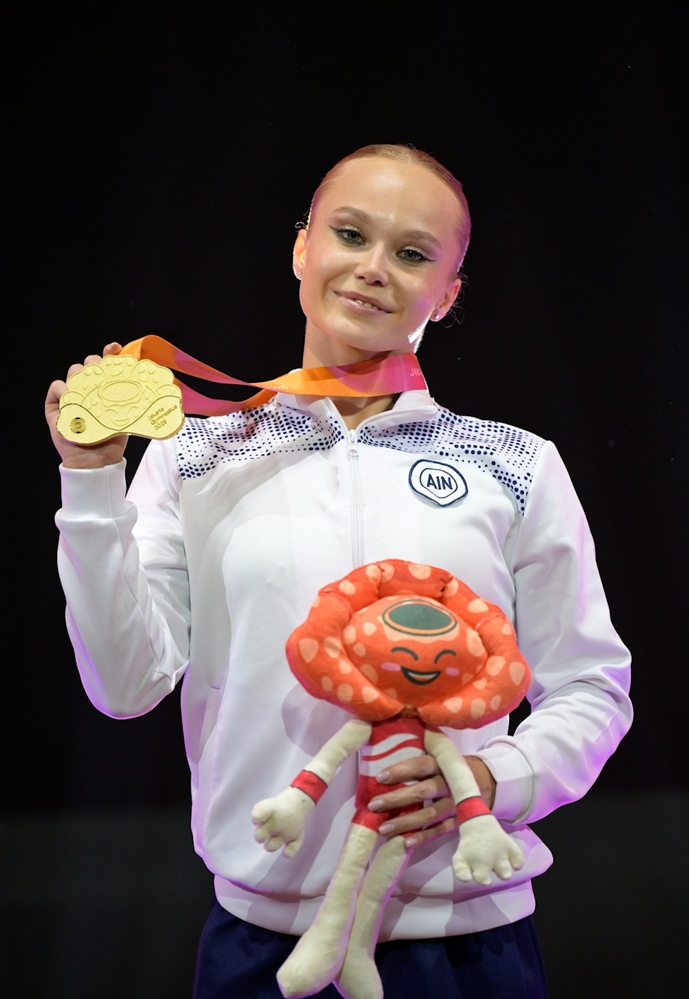 Rusa Melnikova conquista segundo oro en Mundial de Gimnasia Artística.