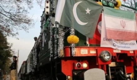 Irán y Pakistán acuerdan modernizar ferrocarril y agilizar aduana.