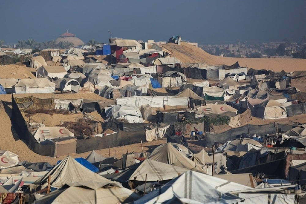 Tiendas de campaña temporales para los desplazados en la zona de Mawasi, en Khan Yunis, 25 de octubre de 2025. (Foto: AFP)