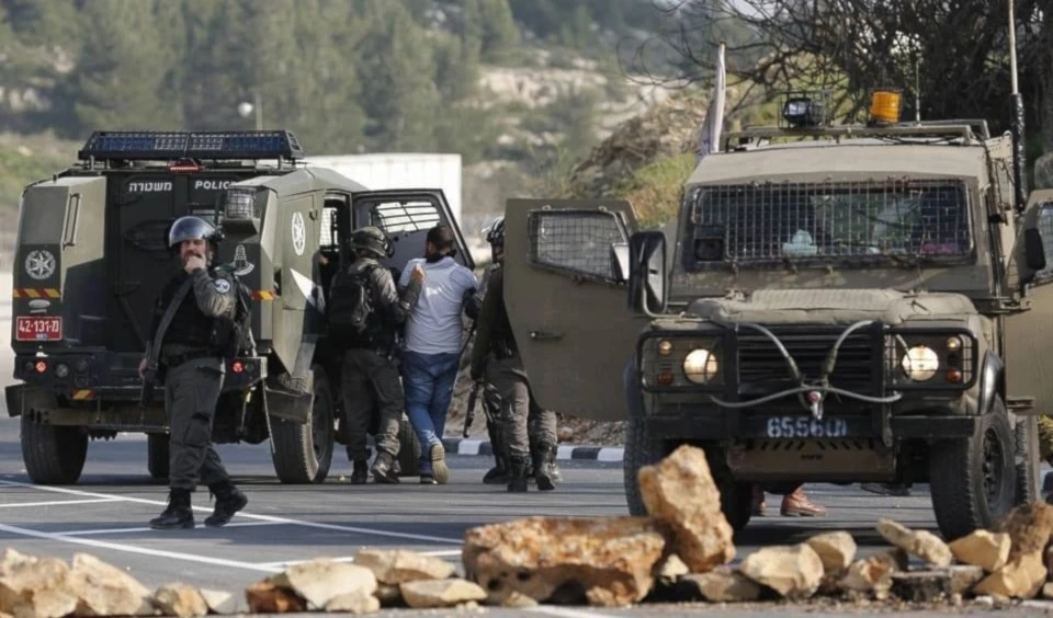 Fuerzas israelíes detuvieron a varios palestinos en Cisjordania.