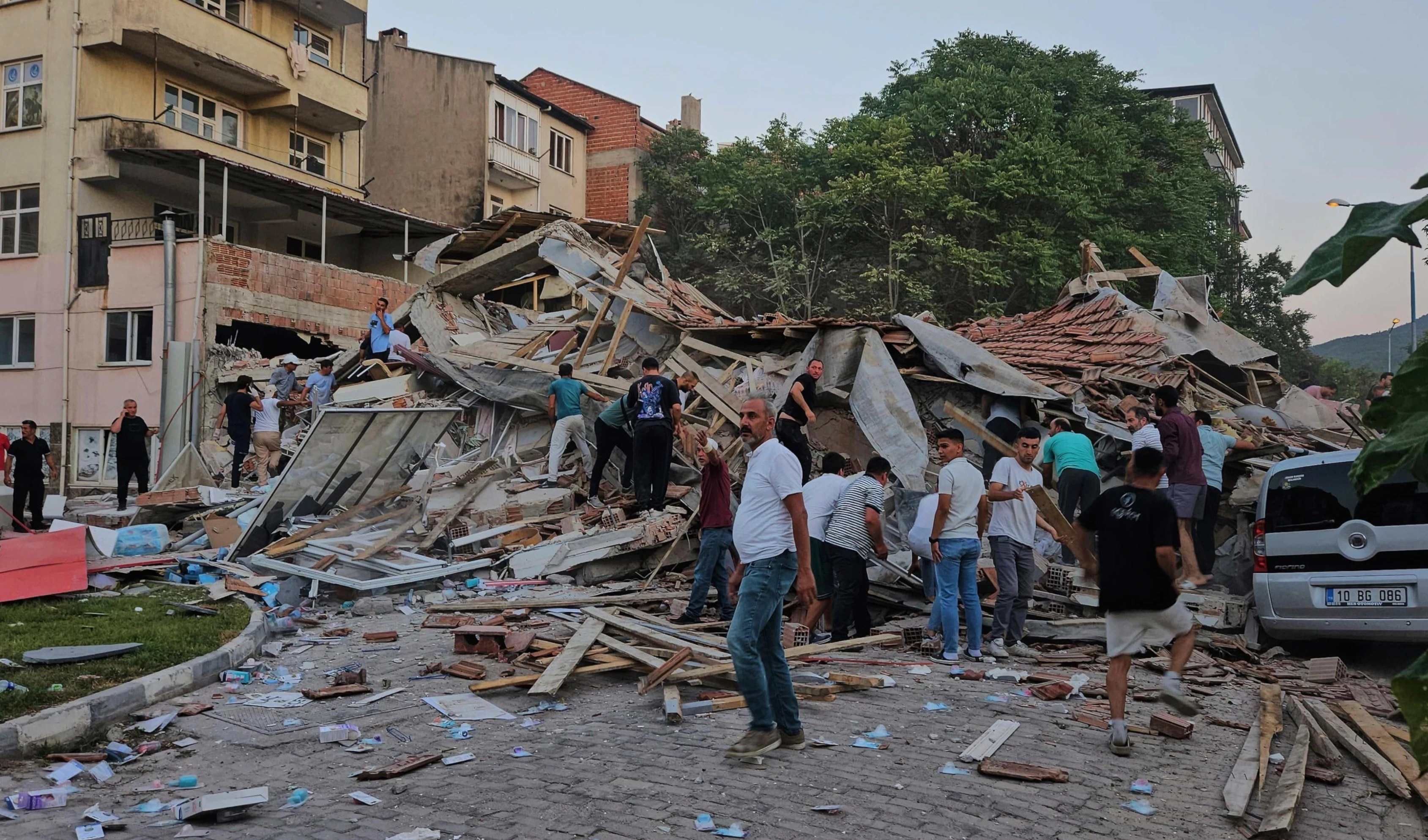 Terremoto en Sindirgi agosto de 2025. Este octubre se registró otro terremoto de magnitud 6,1. Terremoto en Sindirgi agosto de 2025. Este octubre se registró otro terremoto de magnitud 6,1.