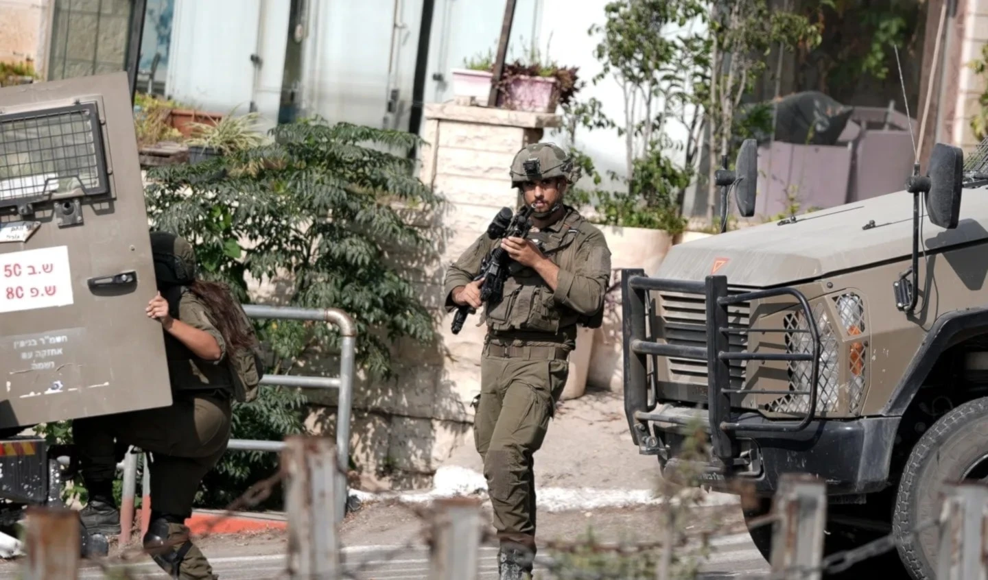 La operación israelí en Yenín incluyó ataques con drones y el despliegue de tanques y excavadoras alrededor de viviendas palestinas.